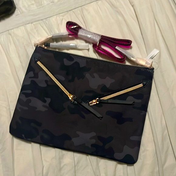 Handbags - Stella and Dot purse with strap